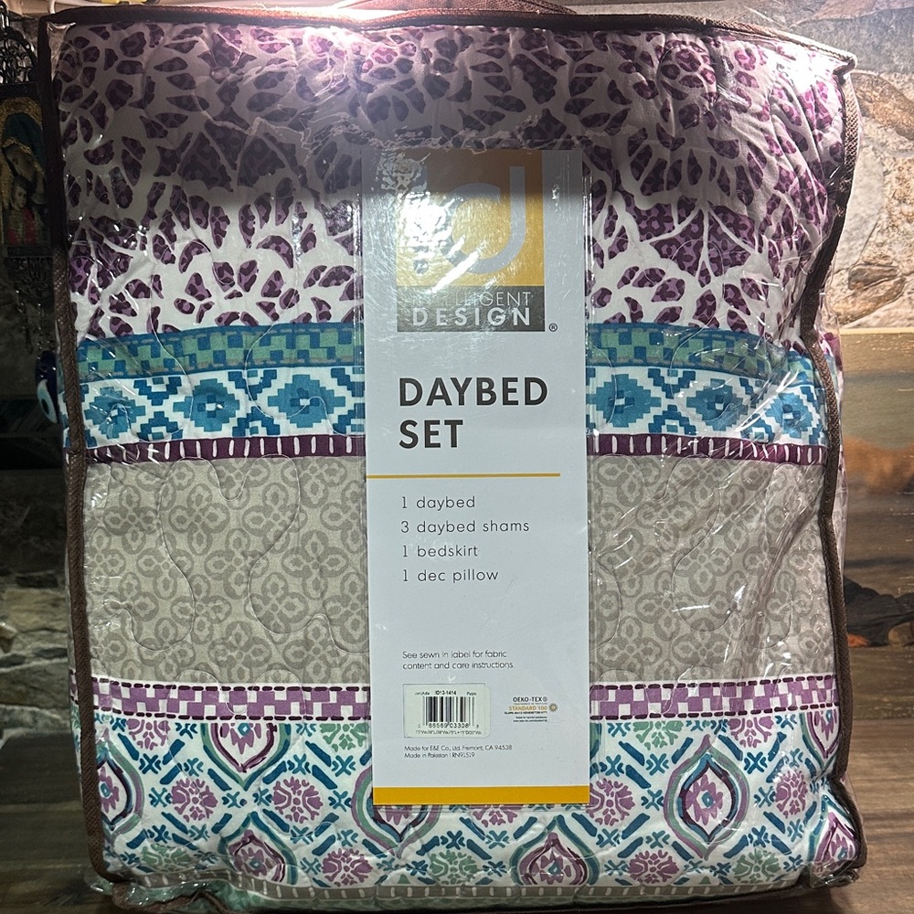 Intelligent Design Multicolor Comforter - Picture 2 of 3